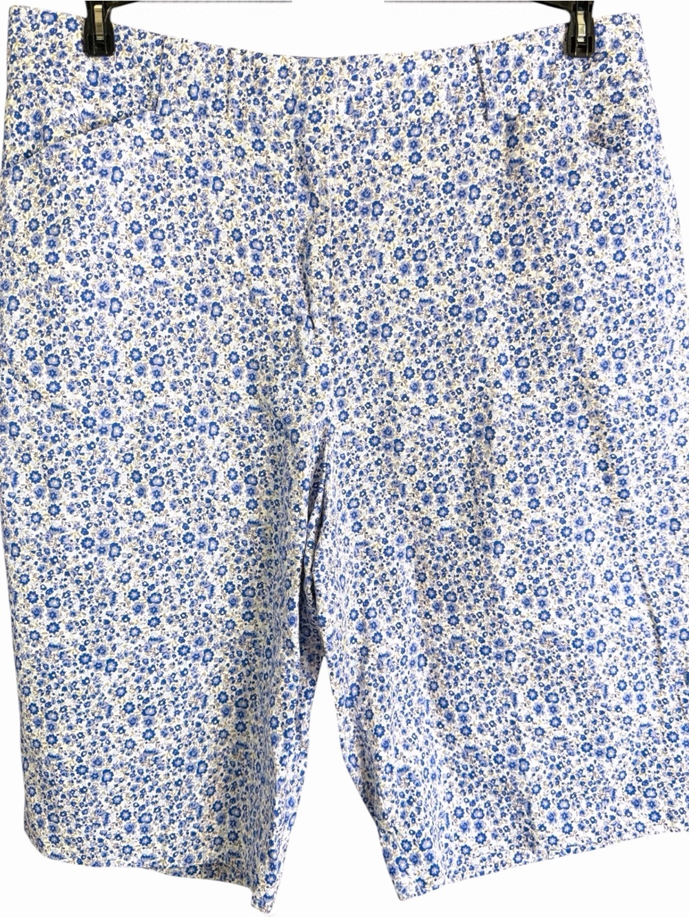 Kim Rogers White and Blue Floral Walking Shorts. EC. Size 16